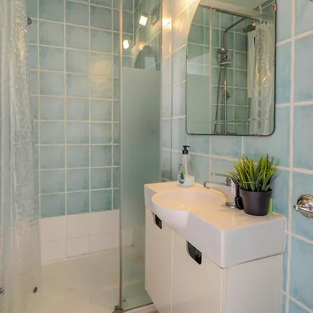 Apartman Arlene By Hello Homes *
