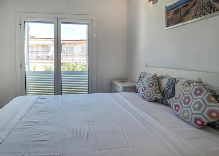 Arlene By Hello Homes *